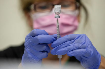 A nurses fills up syringes for patients as they receive their coronavirus disease (COVID-19) booster vaccination during a Pfizer-BioNTech vaccination clinic in Southfield, Michigan, U.S., September 29, 2021. Photo by Emily Elconin/REUTERS