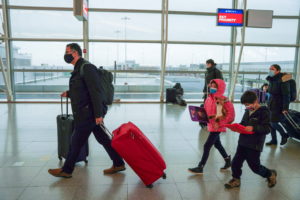 Flights canceled during the spread of the Omicron coronavirus variant on Christmas Eve in Queens, New York City
