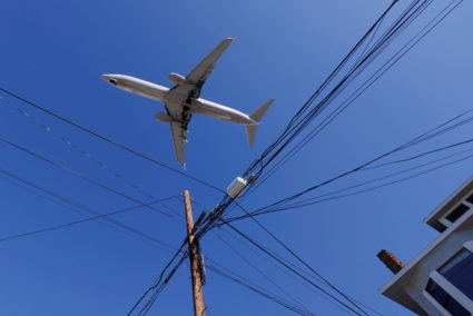 Aircraft approaches to land in San Diego as 5G talks continue with telcoms