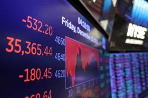 The Dow Jones Industrial Average is displayed on a screen after the markets closed at the New York Stock Exchange (NYSE) in Manhattan, New York City, U.S., December 17, 2021. Photo by Andrew Kelly/REUTERS