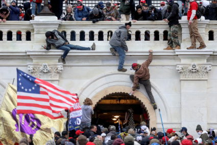 A mob of supporters of U.S. President Donald Trump fight with members of law enforcement at a door they broke open as they storm the U.S. Capitol Building in Washington, U.S., January 6, 2021. Photo by Leah Millis/REUTERS