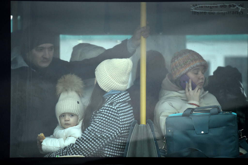 People fleeing Russia's invasion of Ukraine arrive at the Siret border crossing