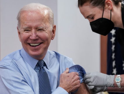 U.S. President Joe Biden receives a second coranavirus disease (COVID-19) booster vaccination after delivering remarks on COVID-19 in the Eisenhower Executive Office Building’s South Court Auditorium at the White House in Washington, U.S., March 30, 2022. Photo by Kevin Lamarque/REUTERS