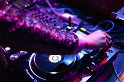 Clubs require COVID-19 vaccination certificate for entry in Philadelphia