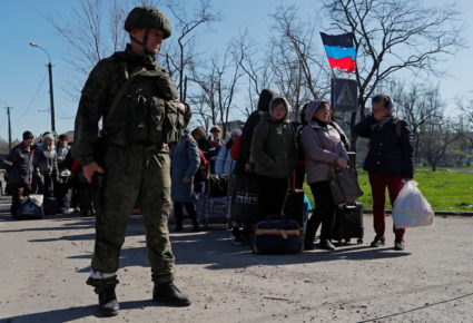 Evacuees leave Mariupol