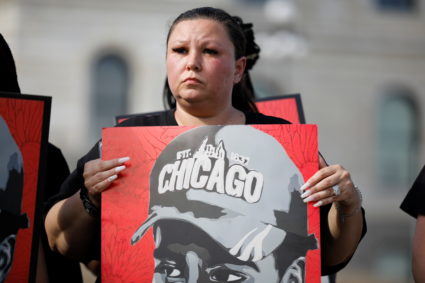 Police detain mother of Daunte Wright after recording traffic stop