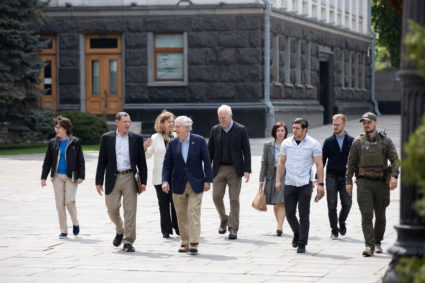 U.S. Senate delegation visits Kyiv