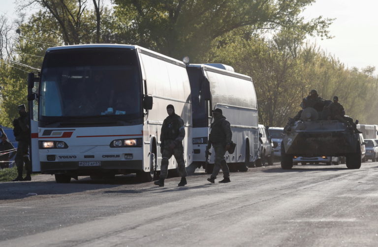 Buses carrying evacuees from Mariupol arrive in Bezimenne