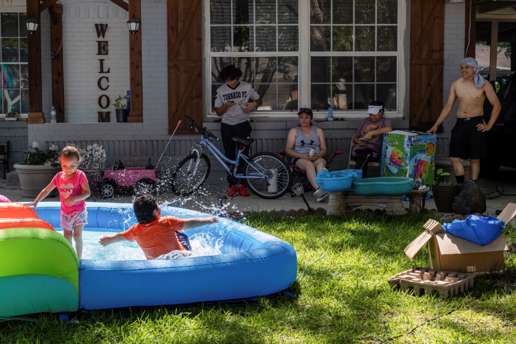Hot weather bakes north Texas