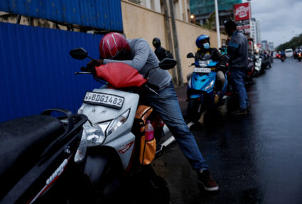 A man waits in a queue to buy petrol due to fuel shortage, amid the country's economic crisis, in Colombo, Sri Lanka, June 16, 2022. Photo by Dinuka Liyanawatte/REUTERS