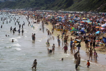 Heat wave reaches Britain