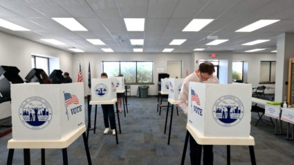 Voter mark their ballots during the primary election and abortion referendum at a Wyandotte County polling station in Kansas City, Kansas, U.S. August 2, 2022. Photo by Eric Cox/REUTERS
