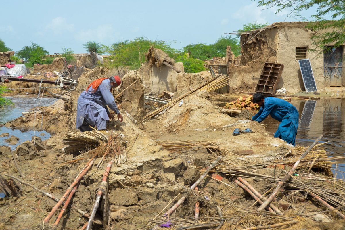 More than 1,000 dead in widespread Pakistan flooding since June | PBS ...