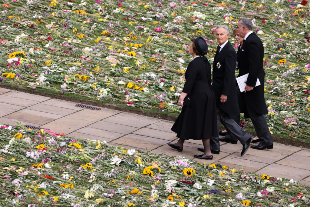 Fromer British Prime Minister Tony Blair (2ndL) and his wife Cherie Blair (L) arrive at St George's Chapel inside Windsor Castle on September 19, 2022, ahead of the Committal Service for Britain's Queen Elizabeth II. - Monday's committal service is expected to be attended by at least 800 people, most of whom will not have been at the earlier State Funeral at Westminster Abbey. Photo by ADRIAN DENNIS/Pool via REUTERS