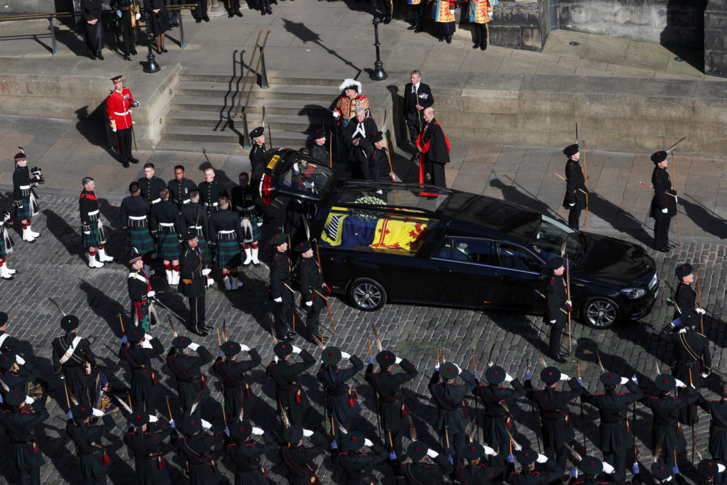 News Wrap: Final tributes for Queen Elizabeth in Scotland, Minnesota nurses strike - Vimarsana News