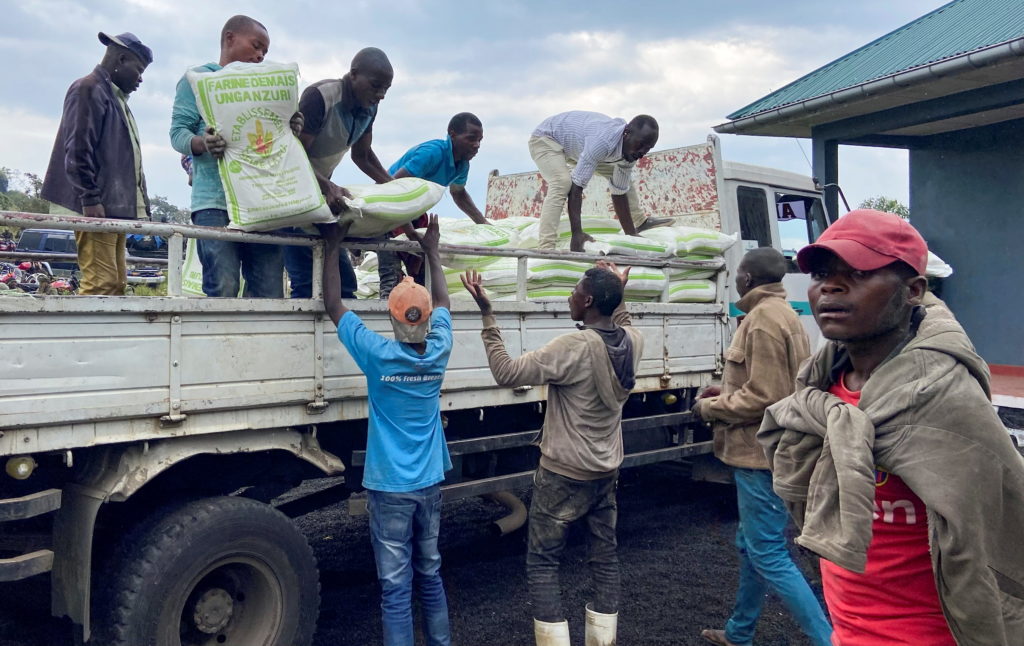 Congo rebels seize key border town
