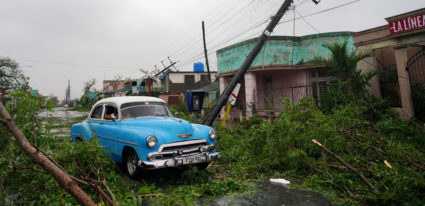 FILE PHOTO: Cubans face Hurricane Ian in Pinar del Rio, Cuba