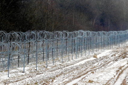 A razor wire fence is seen at the Polish-Belarusian border near the village of Usnarz Gorny, Poland December 4, 2021. Photo provided by Agnieszka Sadowska/Agencja Wyborcza.pl via REUTERS