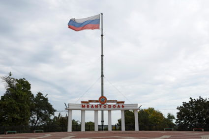 A view shows the Russian flag flying in the square during a five-day referendum on the secession of Zaporizhzhia region from Ukraine and its joining Russia, in the Russian-controlled city of Melitopol in the Zaporizhzhia region, Ukraine September 26, 2022. Photo by Alexander Ermochenko/REUTERS