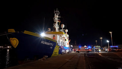 Italy allows children and sick off migrant ship