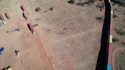 2022-12-08T232514Z_1_LWD519807122022RP1_RTRWNEV_D_5198-USA-IMMIGRATION-CONTAINERS