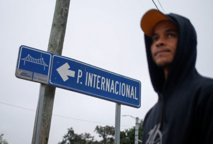 U.S. asks court to end immigration asylum limits -- after Christmas