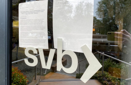 A locked door to a Silicon Valley Bank (SVB) location on Sand Hill Road is seen in Menlo Park, California, U.S. March 10, 2023. Photo by Jeffrey Dastin/REUTERS