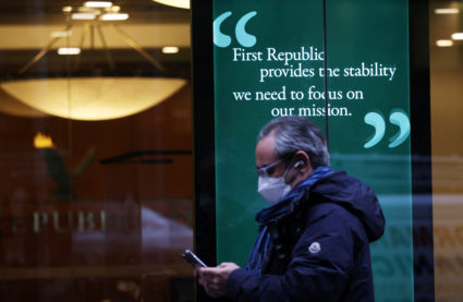 A person walks past a First Republic Bank branch in Midtown Manhattan in New York City, New York, U.S., March 13, 2023. Photo by Mike Segar/REUTERS