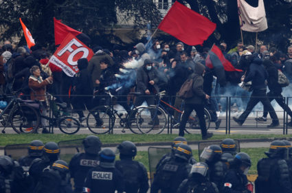 Protesters face off with French CRS riot police amid clashes during a demonstration as part of the ninth day of nationwide strikes and protests against French government's pension reform, in Nantes, France, March 23, 2023. Photo by Stephane Mahe/REUTERS