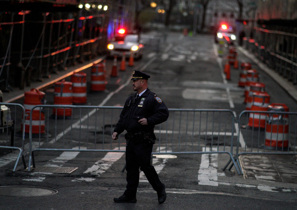 A law enforcement officer stands guard outside Manhattan Criminal Courthouse, after Former U.S. President Donald Trump's indictment by a Manhattan grand jury following a probe into hush money payments meant to cover up alleged sexual encounters before the 2016 election, in New York City, U.S., April 4, 2023. Photo by Eduardo Munoz/REUTERS