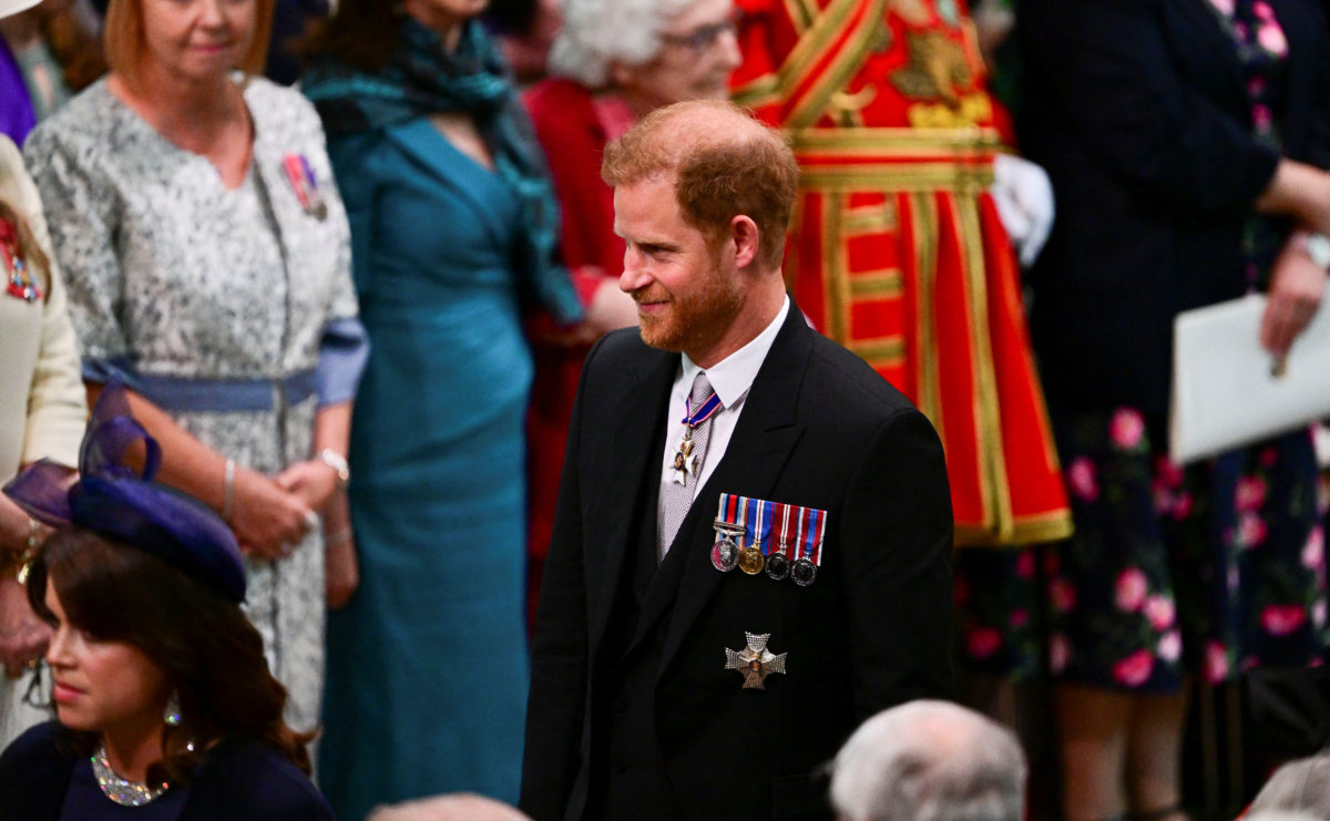 At King Charles' coronation, Prince Harry was an odd man out PBS News(01)