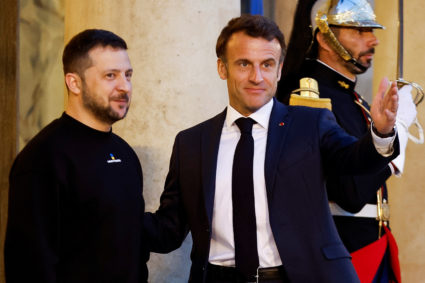 Zelenskyy makes surprise stop in Paris, meets with French President Macron