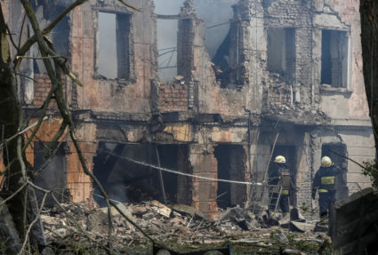 Rescuers work at the site of a clinic heavily destroyed by a Russian missile strike, amid Russia's attack on Ukraine, in Dnipro, Ukraine May 26, 2023. Photo by Mykola Synelnykov/REUTERS