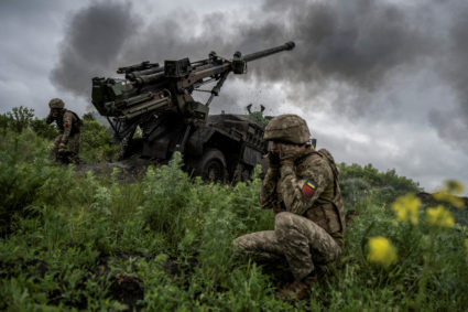 Ukrainian service members of the 55th Separate Artillery Brigade fire a Caesar self-propelled howitzer towards Russian troops, amid Russia's attack on Ukraine, near the town of Avdiivka in Donetsk region, Ukraine May 31, 2023. Photo by Viacheslav Ratynskyi/REUTERS