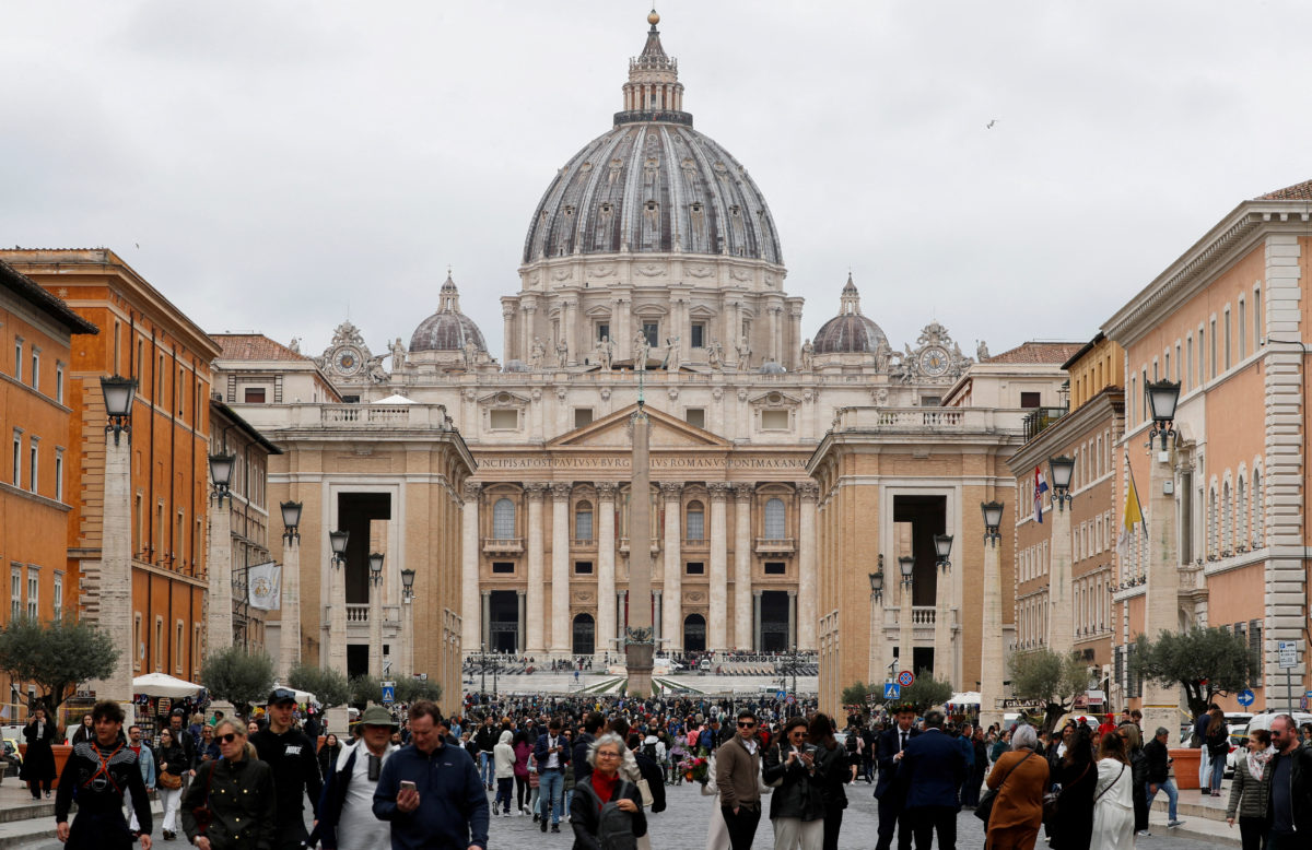 The keeper of the Vatican's secrets is revealing centuryold(02)