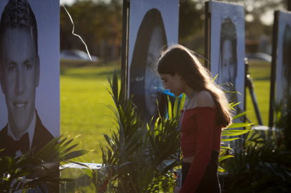 News Wrap: Former deputy acquitted on charges for failing to act during Parkland shooting