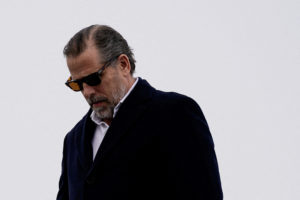 Hunter Biden disembarks from Air Force One at Hancock Field Air National Guard Base in Syracuse, New York, U.S., February 4, 2023. Photo by Elizabeth Frantz/REUTERS
