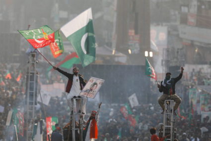 Supporters of the Pakistan's former Prime Minister Imran Khan sit on scaffoldings to see their leader in his first public appearance since him being wounded in a gun attack earlier this month, during what they call 'a true freedom march' to pressure the government to announce new elections, in Rawalpindi, Pakistan November 26, 2022. Photo by Akhtar Soomro/REUTERS