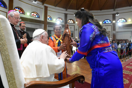 Pope Francis praises Mongolia for centuries of religious freedom as he starts his visit