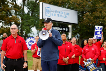 U.S. President Joe Biden speaks next to Shawn Fain, President of the United Auto Workers (UAW), as he joins striking members of the United Auto Workers (UAW) on the picket line outside the GM's Willow Run Distribution Center, in Bellville, Wayne County, Michigan, U.S., September 26, 2023. Photo by Evelyn Hockstein/REUTERS