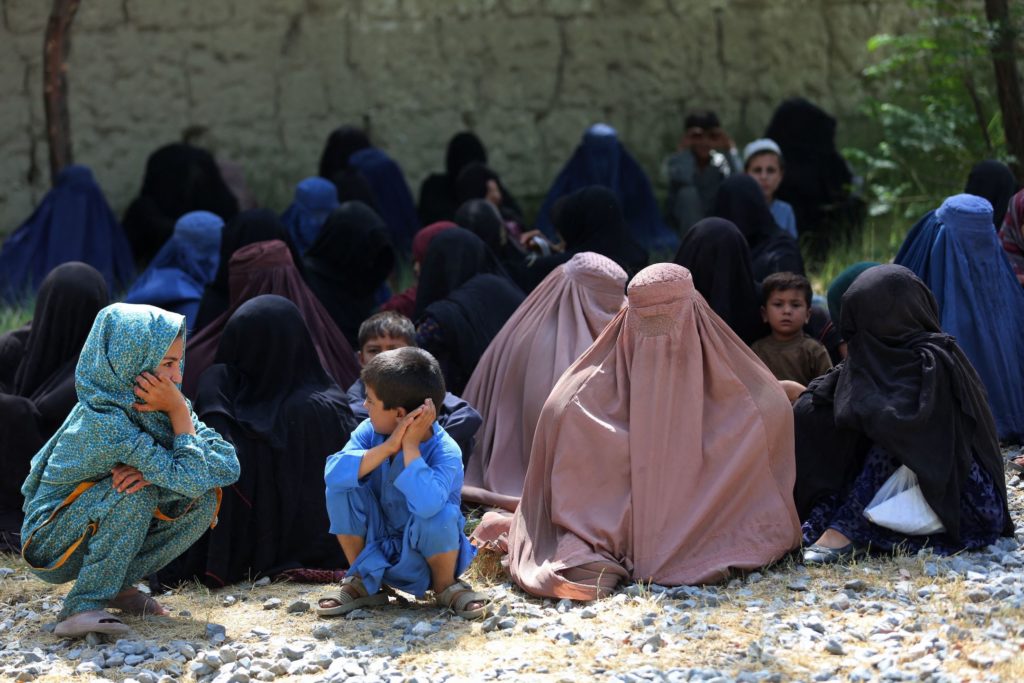 Lack of funding forces UN to cut food aid in Afghanistan as hunger ...
