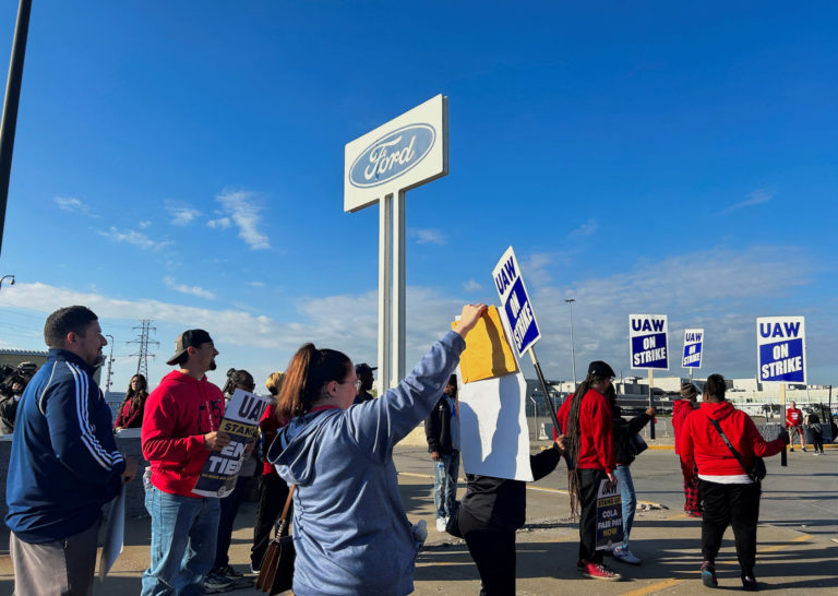 UAW members hit picket lines at Ford plant in Michigan