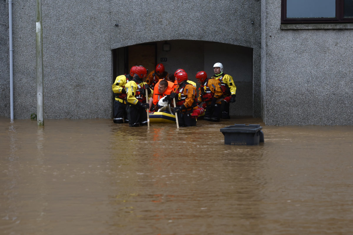 At least 2 people dead in Scotland as severe winds and floods buffet ...