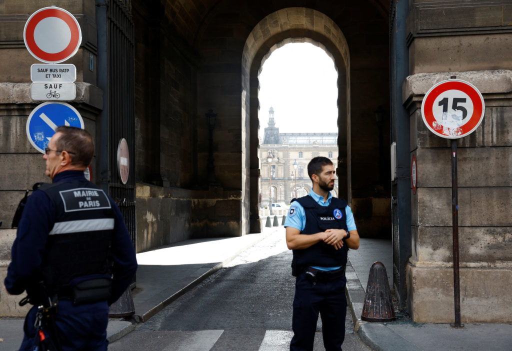 France mobilises 7,000 troops for extra security patrols