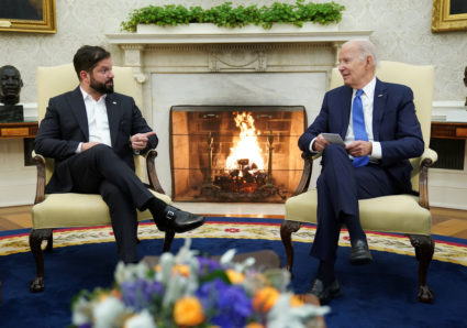 U.S. President Joe Biden meets with Chilean President Gabriel Boric in the Oval Office of the White House in Washington, U.S., November 2, 2023. Photo by Kevin Lamarque/REUTERS