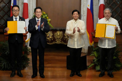 Japan Prime Minister Fumio Kishida and Philippine President Ferdinand "Bongbong" Marcos Jr applaud after the exchange of documents at Malacanang Palace in Manila, Philippines, November 3, 2023. Photo by Aaron Favila/Pool via REUTERS