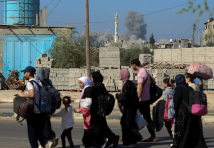 Palestinian civilians evacuating from the north of the Gaza Strip walks towards south