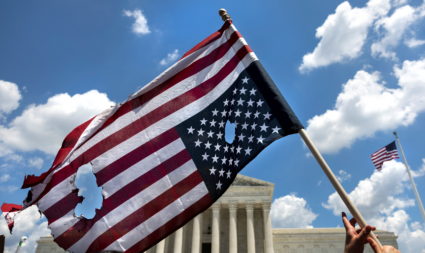 2022-06-25T192502Z_916429206_RC2ZYU960UA1_RTRMADP_3_USA-ABORTION