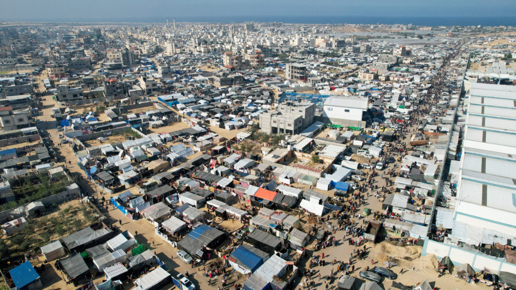 Displaced Palestinians, who fled their homes due to Israeli strikes, shelter in a tent camp, amid the ongoing conflict between Israel and Hamas, in Rafah, southern Gaza Strip, Dec. 29, 2023. Photo by Shadi Tabatibi/Reuters