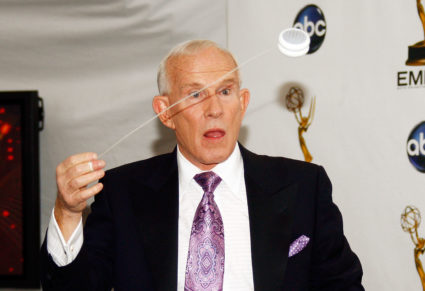 Comedian Tom Smothers, one-half of the Smothers Brothers, dies at 86